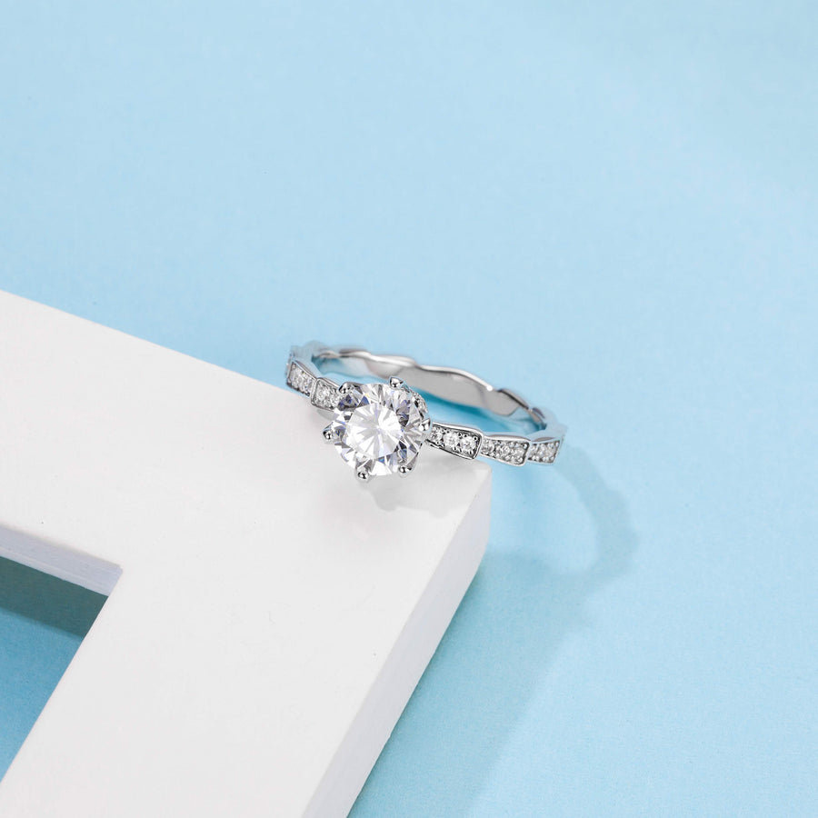 Near-Colorless Moissanite Engagement Ring 1 Carats 6.5MM